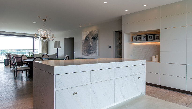 Verborgen keuken in luxueuse penthouse te Waregem